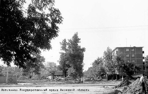 27 июля 1971 г. Перекресток ул. Желябова и Плеханова. Вид Желябова в перспективе на пл. Героев