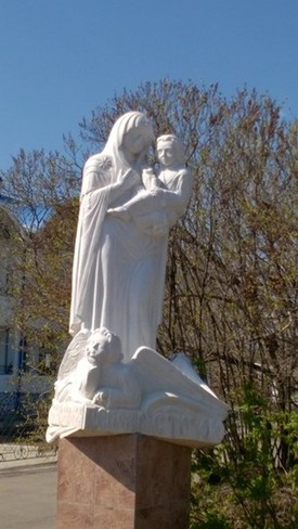 Статуя Богородицы