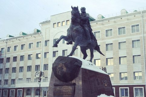 Памятник первому воеводе и основателю Царевококшайска - И. А. Оболенскому-Ноготкову