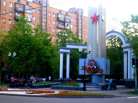 Бульвар Рокоссовского, монумент победе ВОВ