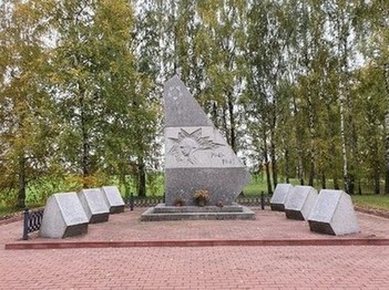 Мемориал ВОВ, музей-заповедник Горки Ленинские, Ленинский район. Пусть радуга будет у всех, кто это видит, в квартире!