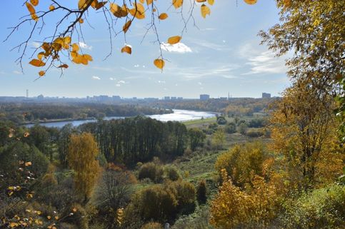 Осенний вид на Москву реку