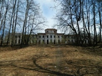 Дворец Чернышевых со стороны парка