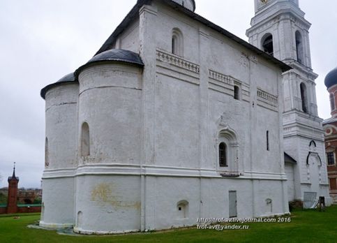Воскресенский собор, Волоколамск. Конец XV века, неоднократно незначительно перестраивался