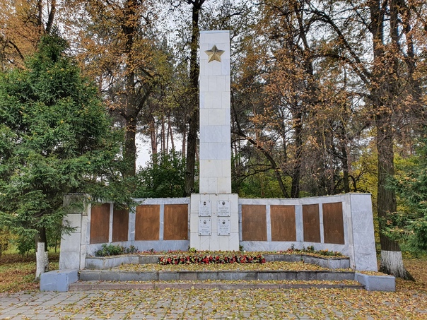 Памятник землякам, погибшим в годы ВОВ, Можайское шоссе, р. п. Большие Вязмы, Одинцовский район