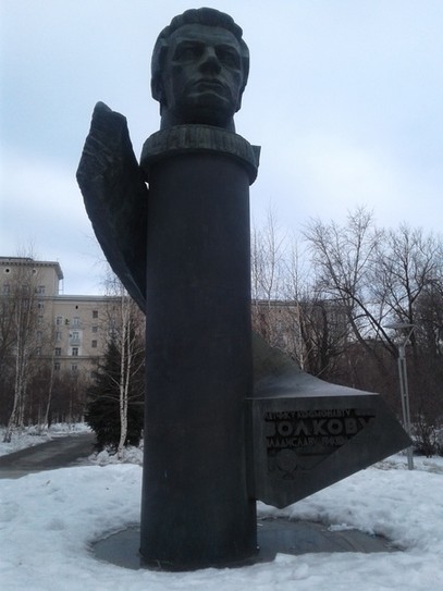 Памятник космонавту Волкову 2