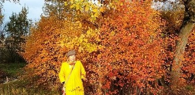 Да, осень - это индикатор, кто пессимист, кто оптимист. Один увидит дождь и слякоть, другой - красивый жлтый лист!