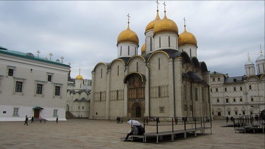 Соборная площадь Кремля. Успенский собор (15 век). Москва 2015