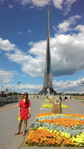 Памятник Покорителям космоса, высотой 110 метров
