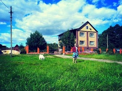 Самый классный дом в селе. Да и ещ с козочкой)))?
