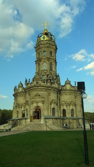 Храм в Дубровицах с короной