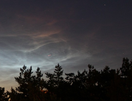Серебристые облака в небе над Подмосковьем, в ночь с 25 на 26 июня 2018 года