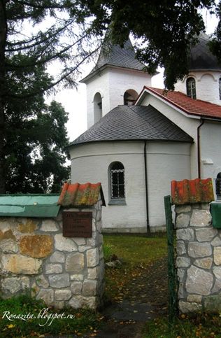 Церковь  Святой Троицы в Поленово