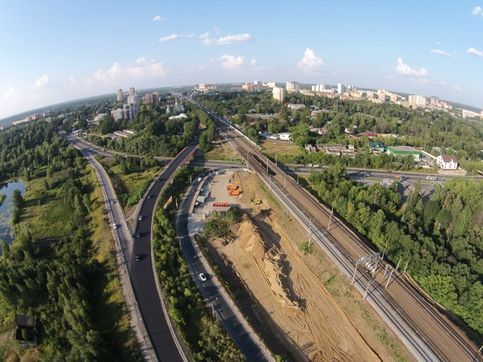 Развязка Ленточка и Акуловское шоссе. Сверху хорошо видно, как идт строительство надземного метро