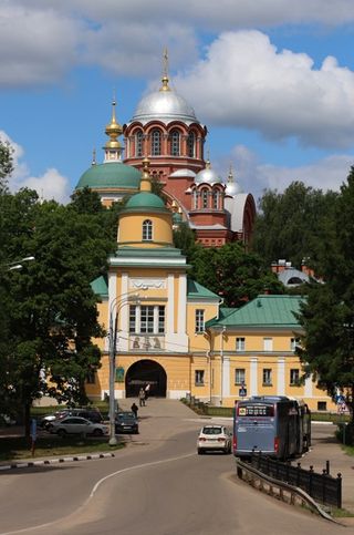 Хотьков монастырь, вид с юга