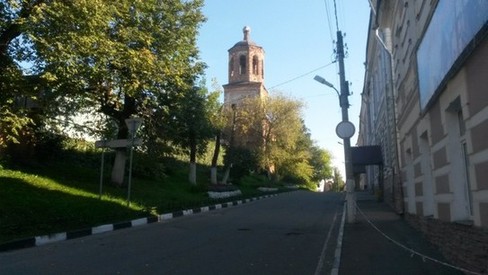 Улица Свердлова. Колокольня бывшего Распятского монастыря, заброшенного ещ в незапамятные времена. Восстанавливать его почему-то не спешат