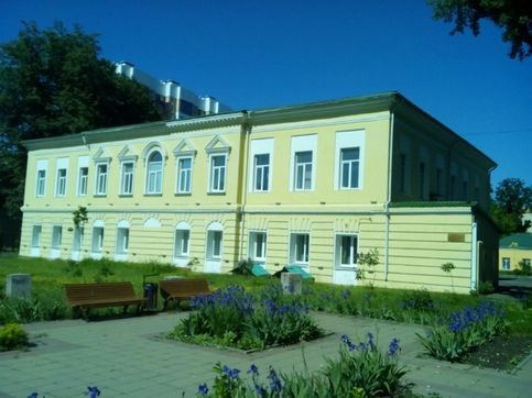 Петровский путевой дворец, где ныне располагается историко-краеведческий музей города