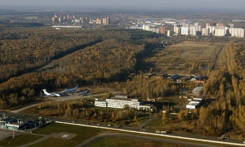 Вид на университет гражданской авиации, лес и кусок Лобни