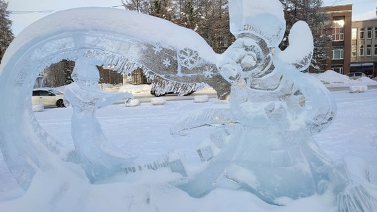 Победитель. Ледяная скульптура Вдоль по улице метелица метет