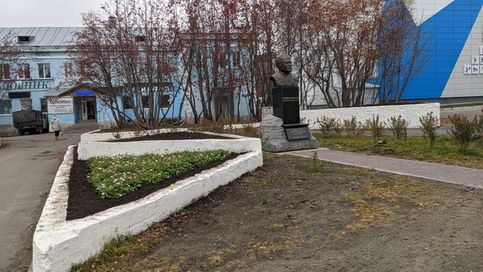 Памятник Кондрикову В. И