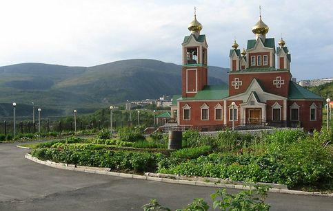 Церковь при въезде в город Кировск