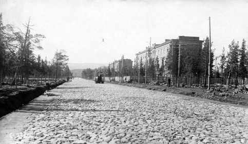 Проспект Жданова начали мостить камнем