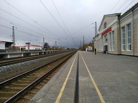 Станция Дзержинск Горьковской железной дороги. Чисто-благоустроено, но как обычно с отреставрированными вокзалами РЖД - бездушно
