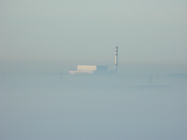 Атомная станция в тумане