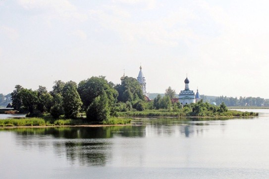 Свято-Троицкий Островоезерский монастырь