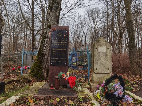 Воинское захоронение на кладбище