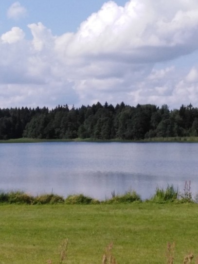 Озеро вокруг монастыря
