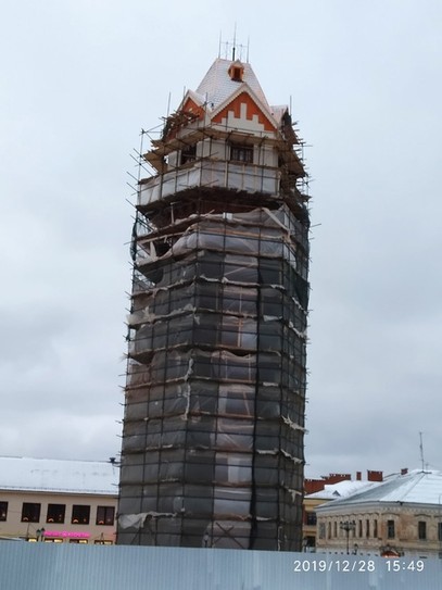 Старая Русса. Соборная площадь. Водонапорная башня на реставрации