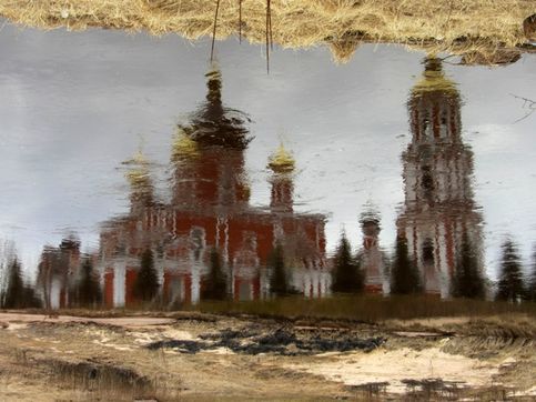 А это мой шедевр---отражение Воскресенского храма (перевернутое) в реке Полисть...акварелька получилась ))))