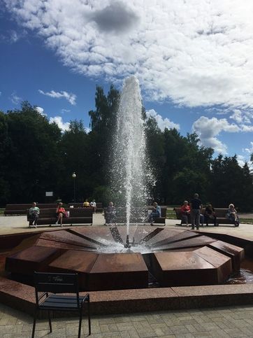 Муравьевский фонтан (он же  Источник  1), который считается самым мощным самоизливающимся фонтаном Европы