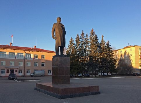 Г. Чудово (Новгородская область): памятники и мемориалы. Большой уверенный в себе Ленин