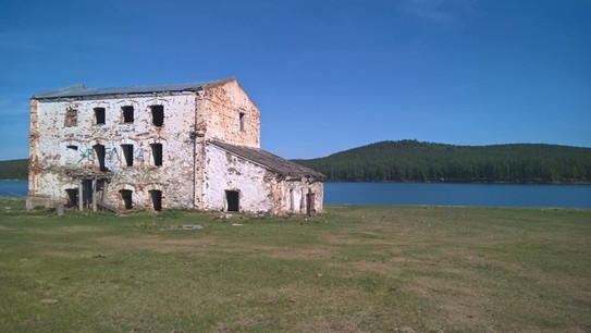 Заброшенное здание старой паровой мельницы