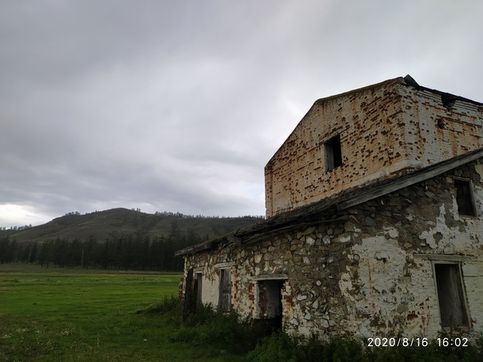 Разрушенная паровая мельница у озера Калкан (респ. Башкортостан)
