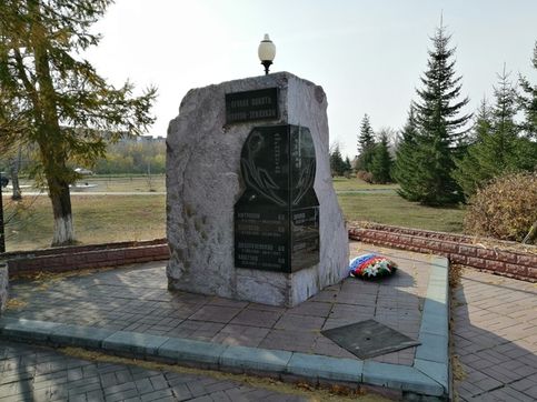 В сквере Воинской Славы находится Памятник воинам-интернационалистам, участникам боевых действий, установленный в 2007 г. Автор  Шебуняев В. А