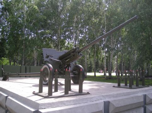 Противотанковая пушка ЗиС-2 (Монумент Славы)