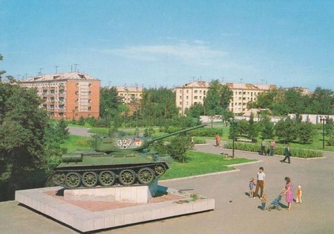 Бульвар победы. Памятник танку Т-34 (1988г. )