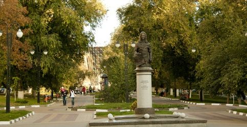 Памятник первому губернатору Ю. Ю. Трубетской