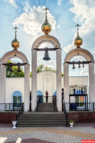 Звонница церкви иконы Божией Матери Спорительница Хлебов. Находится в поселке Дубовое Белгородского района Белгородской области