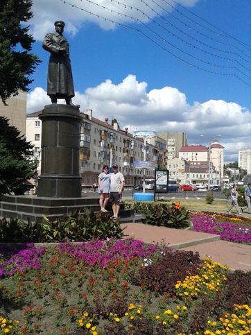 Белгород 2015, памятник Апанасенко (какой то генерал)))) около ж/д вокзала