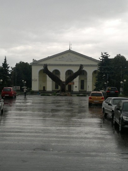 Памятник на вокзальной площади