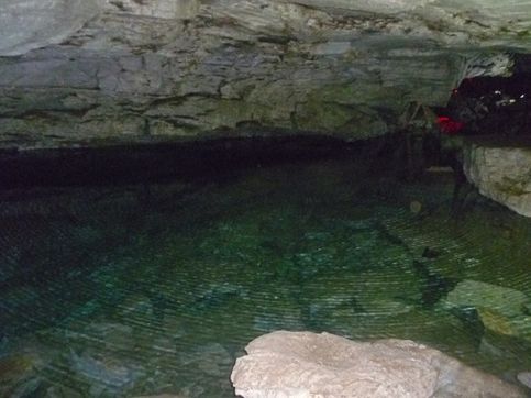 Кунгурская ледяная пещера, подземные озера, глубина 1, 5 метра