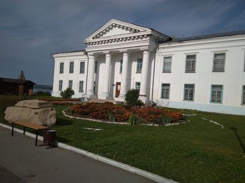 Осинский Краеведческий музей, бывший перестроенный Успенский Собор