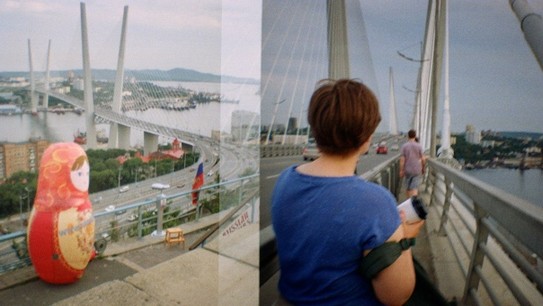 Мост похож на двух идущих навстречу друг-другу улиток, мы дошли только до половины самой популярной достопримечательности Владивостока