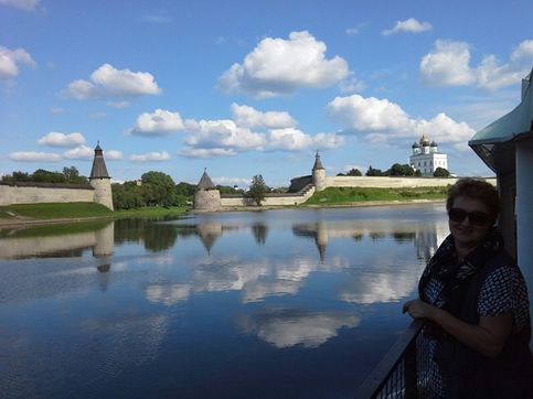 Облака, река, стены Древнего Кремля...   Сегодняшняя водная прогулка удалась! . В крелвском гараже прогревают моторы - выдвигаемся в Самару