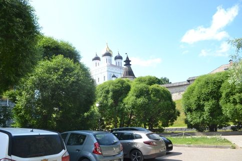 Вид на Псковский Кремль с реки Псковы