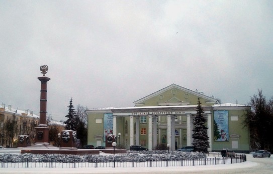 Площадь победы, монумент в честь присвоения Пскову звания Город воинской славы, Городской культурный центр